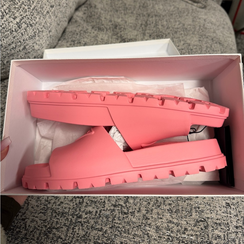 Prada Logo Pink Slides - Picture 4 of 6
